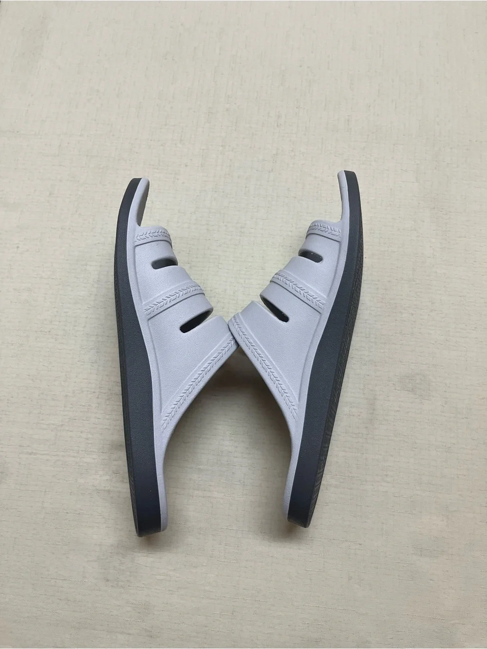 NWOT Revitalign 11W grey Orthotic Washable Pool Slide Sandals